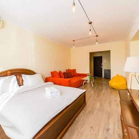 1 Room 65M2 Center Of Obolon Near River Side. Kijów Zewnętrze zdjęcie